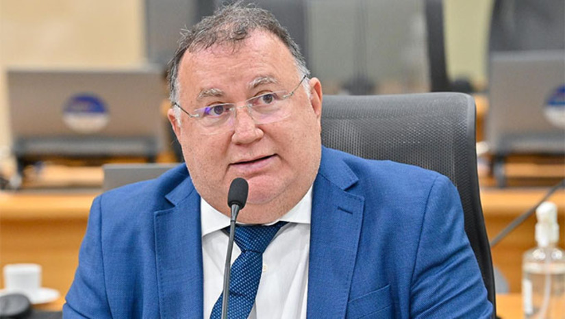 Imagem 1 -  Segundo o parlamentar, enquanto a tabela de procedimentos não for reajustada de forma justa, estados e municípios continuarão sobrecarregados.  “Enquanto a gente tiver essa tabela do SUS que paga valores defasados por procedimentos médicos, vamos continuar enxugando gelo, com salários aviltantes, faltando insumos e a população sofrendo”, afirmou.