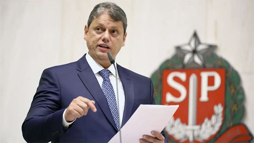   Tarcísio de Freitas (Rep), Romeu Zema (Novo), Ratinho Junior (PSD), Ronaldo Caiado (União), Ibaneis Rocha (MDB), Cláudio Castro (PL), Mauro Mendes (União). Esses Estados representam nada menos que 80 milhões de eleitores O que já está certo entre eles é que os presidenciáveis com chances são Tarcísio, Caiado e Ratinho, contra provavelmente o presidente Lula da Silva, hoje na poltrona e potencial candidato à reeleição.