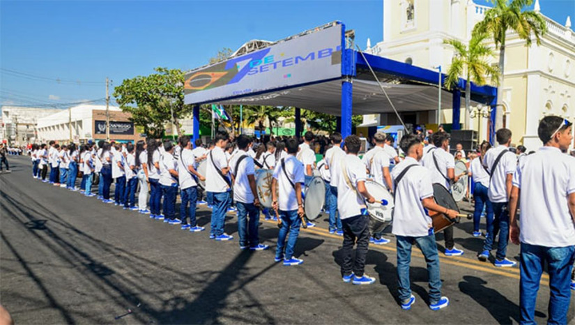 Imagem 1 - O evento será iniciado às 7h30 com revista às tropas na Escola de Artes, localizada na Av. Alberto Maranhão. Em sequência, será realizado o hasteamento das bandeiras e execução do Hino Nacional por parte da Banda Arthur Paraguai, ao lado do palanque oficial que estará no adro da Capela de São Vicente de Paulo. Os desfiles iniciam defronte à Escola de Artes, às 8h. Imagem 1 - O evento será iniciado às 7h30 com revista às tropas na Escola de Artes, localizada na Av. Alberto Maranhão. Em sequência, será realizado o hasteamento das bandeiras e execução do Hino Nacional por parte da Banda Arthur Paraguai, ao lado do palanque oficial que estará no adro da Capela de São Vicente de Paulo. Os desfiles iniciam defronte à Escola de Artes, às 8h.