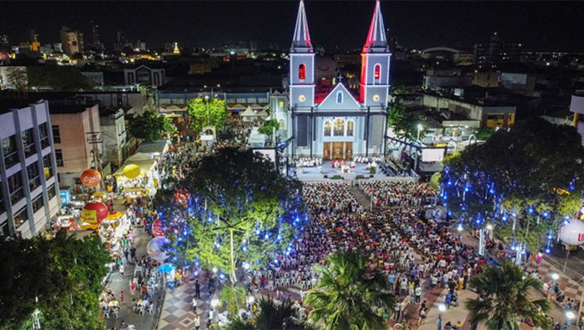 Imagem 1 - O anúncio foi confirmado pelo coordenador-geral e pároco da Catedral, padre Antoniel Alves da Silva, em entrevista à Rádio Rural de Mossoró. Na ocasião, serão divulgadas as datas da festa, o tema, as equipes de coordenação, a identidade visual e outros informes relacionados aos festejos da padroeira da Diocese de Mossoró. O momento também marcará o início da peregrinação da imagem de Santa Luzia. Imagem 1 - O anúncio foi confirmado pelo coordenador-geral e pároco da Catedral, padre Antoniel Alves da Silva, em entrevista à Rádio Rural de Mossoró. Na ocasião, serão divulgadas as datas da festa, o tema, as equipes de coordenação, a identidade visual e outros informes relacionados aos festejos da padroeira da Diocese de Mossoró. O momento também marcará o início da peregrinação da imagem de Santa Luzia.
