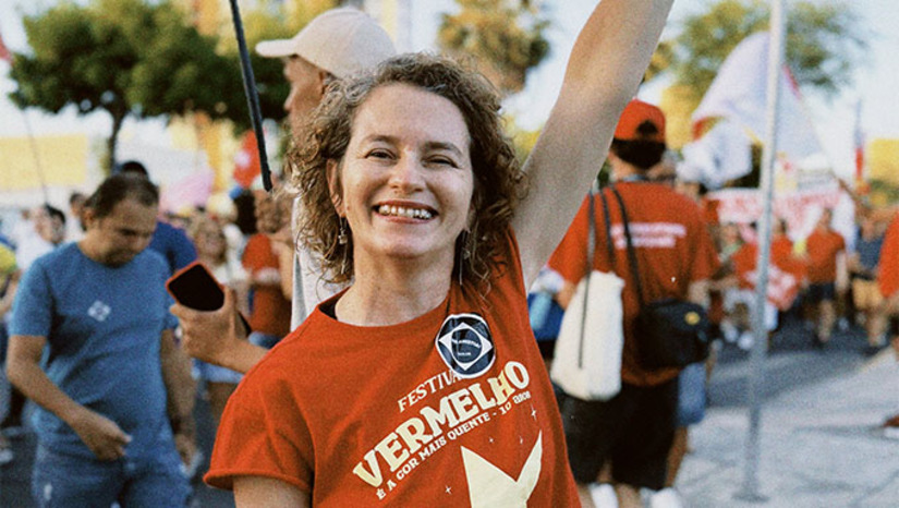   Num momento em que setores do Congresso insistem em blindar a si mesmos da justiça com a PEC da Blindagem e saírem impunes de tentativas de golpe com a lei da anistia, a presença popular nas ruas cumpriu um papel essencial: reocupar o espaço público como território de disputa. Tem uma frase que utilizamos em uma de nossas campanhas que diz: “Quando o povo se junta o poder se espalha” e foi assim, como uma ventania de esperança espalhada, que vimos uma mobilização que não víamos desde 2018, quando, principalmente, nós mulheres já dizíamos #EleNão.