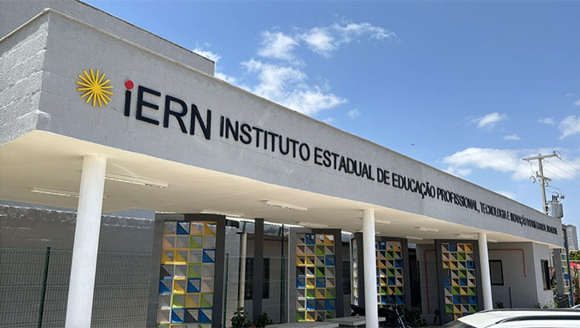 Imagem 1 - O Instituto de Educação Profissional, Tecnologia e Inovação de Areia Branca (IERN) será inaugurado nesta quinta-feira (25), às 15h30, com a presença da governadora Fátima Bezerra e do prefeito Souza. O espaço terá estrutura moderna e ofertará cursos técnicos e profissionalizantes, ampliando o acesso dos jovens a uma formação de qualidade sem precisar sair da região. O campus receberá o nome do Professor Raimundo Lacerda Alves Felipe, em homenagem a um dos grandes educadores da cidade, conforme projeto de lei aprovado pela Assembleia Legislativa. Imagem 1 - O Instituto de Educação Profissional, Tecnologia e Inovação de Areia Branca (IERN) será inaugurado nesta quinta-feira (25), às 15h30, com a presença da governadora Fátima Bezerra e do prefeito Souza. O espaço terá estrutura moderna e ofertará cursos técnicos e profissionalizantes, ampliando o acesso dos jovens a uma formação de qualidade sem precisar sair da região. O campus receberá o nome do Professor Raimundo Lacerda Alves Felipe, em homenagem a um dos grandes educadores da cidade, conforme projeto de lei aprovado pela Assembleia Legislativa.