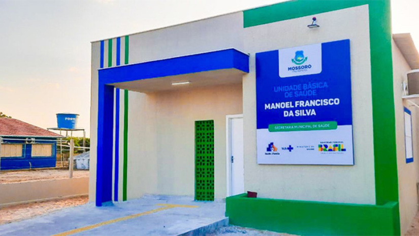   Desta vez, o prefeito Allyson Bezerra e a senadora Zenaide Maia vão ao assentamento Jurema, que fica nas margens da RN 013, trecho entre Mossoró e Tibau, para entregar a Unidade Básica de Saúde, vista como fundamental para fortalecer o trabalho de saúde de base em Mossoró. Ao todo, estão sendo construídas 17 UBS, sendo que 5 na cidade e 12 na zona rural. 