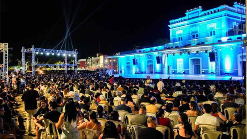 Imagem 1 -  Neste ano o espetáculo traz uma nova roupagem que inclui dados históricos nos quatro atos que contam a história da cidade que conquistou o título de “Terra da Liberdade”.  “Neste ano o público vai ver um espetáculo iluminado, tanto de elenco quanto de estrutura, cenário e texto. O Auto da LIberdade está altamente preparado para atender didaticamente a expectativa do público que vai se orgulhar, se arrepiar e também se encher de história”, detalhou Plínio Sá, diretor