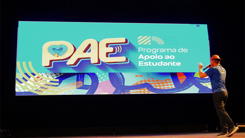   Durante a apresentação, o prefeito Allyson Bezerra ressaltou que serão investidos cerca de R$ 1 milhão por mês em bolsas para pelo menos 5 mil alunos, que tirarem notas igual ou superior a 8,0.  O Programa de Apoio ao Estudante (PAE), iniciativa inédita no município. Esse é mais um ação que integra o Programa Mossoró Cidade Educação. 