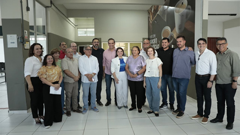   O anuncio foi feito pela goverandora Fátima Bezerra em reunião com os presidentes do Potiguar e do Baraúnas. Participaram da reunião a deputada estadual Isolda Dantas e a reitora Cicilia Maia, da UERN. O Secretário da Fazenda, Cadu Xavir, caberá comandar o trabalho para fazer o projeto e montar o orçamento. “Vamos trabalhar para concluir o projeto e destinar os recursos necessários para fazer o estádio. 