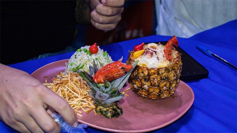 Imagem 1 -  O concurso “De Portas Abertas para o Sabor”, acontece dentro do 4º Festival Gastronômico e Cultural de Tibau, a partir das 13h30 no CER. A competição, voltada aos restaurantes inscritos, desafia os chefs a criarem receitas inéditas com frutos do mar e coco. Os pratos serão avaliados por um júri técnico secreto quanto a aparência, aroma, sabor e textura. Os três vencedores serão revelados na abertura do festival, em 10 de outubro, e receberão troféus.