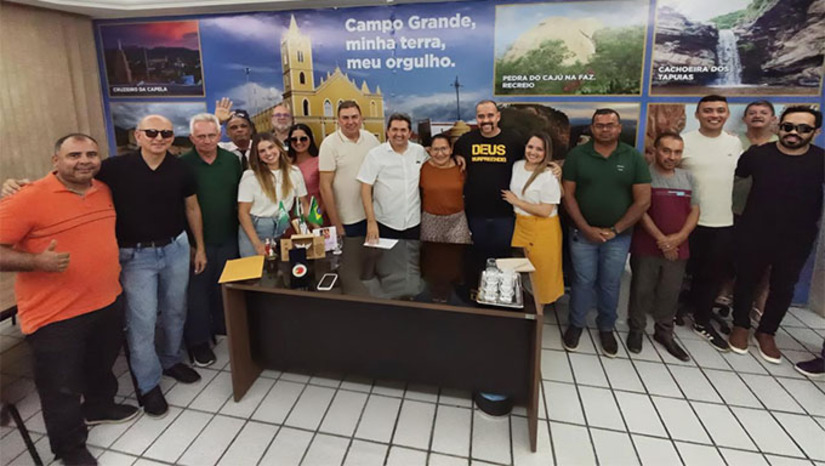 Imagem 1 -  A definição se deu após reunião do prefeito Bibi de Nenca, o vice Grimaldo Gondim, o deputado federal Sargento Gonçalves, vereadores e lideranças religiosas nesta segunda-feira, 6. A Prefeitura informou que o “CG para Cristo” está previsto para acontecer na primeira quinzena de dezembro, e em breve divulgará a programação oficial. O evento promete reunir fiéis de toda a região em uma celebração marcada por fé, louvor e comunhão.