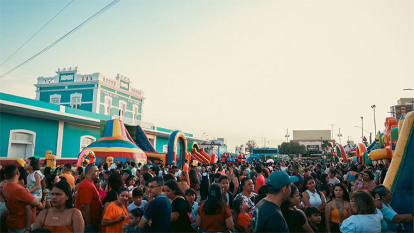 Imagem 1 -  A festa está marcada para domingo (12), quando é celebrado nacionalmente o "Dia da Criança", na Estação das Artes, a partir das 16h. Secretários e servidores municipais de Mossoró se reuniram para alinhamento da programação. Todo o evento contará com segurança reforçada, ponto da inclusão e ponto de saúde para atendimentos, se necessário. A Prefeitura de Mossoró convida as famílias mossoroenses a desfrutar de mais um grande evento voltado à promoção de lazer na infância.