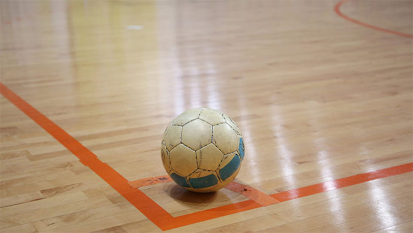 Imagem 1 -  O Ministério Público do Rio Grande do Norte (MPRN) recomendou que as partidas do Campeonato Estadual de Futsal 2025 realizadas no Ginásio Pedro Ciarlini, em Mossoró, ocorram sem público. A decisão foi tomada após um tumulto entre torcidas no local, durante jogo em 20 de setembro, e pela ausência do Laudo Técnico de Segurança emitido pelo Corpo de Bombeiros.  A restrição permanecerá até que o documento seja apresentado