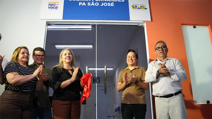 Imagem 1 -  A nova UBS Adelvina Gurgel Guerra Fernandes chega para fortalecer a atenção básica e garantir um atendimento mais próximo e eficiente aos moradores da zona rural. Com estrutura moderna, acessível e totalmente equipada, a unidade vai oferecer consultas médicas, atendimentos de enfermagem, vacinação e outros serviços essenciais.  A entrega da nova unidade simboliza mais um passo importante da gestão Givago Barreto em direção a uma saúde pública cada vez mais presente, humana e de qualidade para todos os caraubenses.