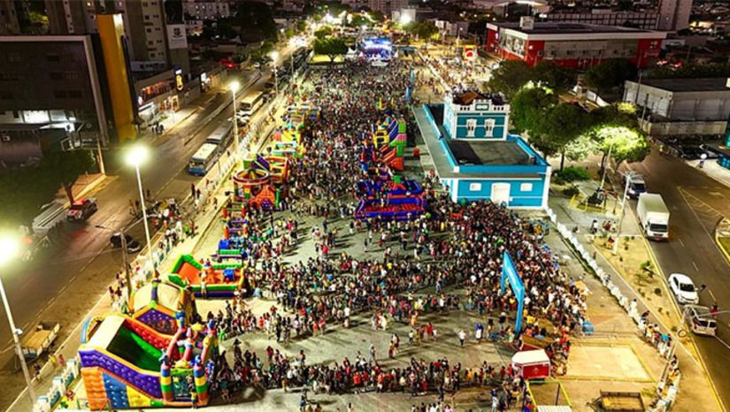 Imagem 1 -  Segundo o diretor de Mobilidade Urbana, Luís Correia, os ônibus gratuitos sairão de todos os bairros já atendidos pelo sistema de transporte público, com destino à Estação das Artes. O desembarque dos passageiros será realizado na avenida Rio Branco, em frente à Estação das Artes, onde os ônibus permanecerão estacionados para o retorno aos bairros. Os ônibus sairão às 15h30 e 16h e retornarão às 21h.