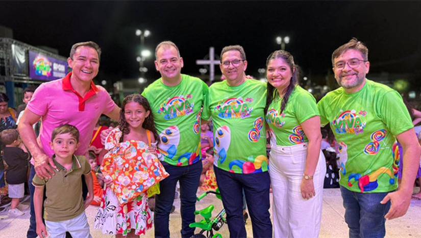 Imagem 1 - Promovida pela Prefeitura Municipal de Apodi, o Viva Criança transformou a cidade em um verdadeiro parque de diversão a céu aberto, reunindo mais de 7 mil pessoas em um evento marcado por sorrisos, brincadeiras e muita animação. A programação foi intensa e encantou o público de todas as idades. O evento contou com shows, apresentações culturais, sorteios, a presença do Palhaço Fuxiquinho, além de um espaço PCD, garantindo acessibilidade e inclusão para todas as crianças. Imagem 1 - Promovida pela Prefeitura Municipal de Apodi, o Viva Criança transformou a cidade em um verdadeiro parque de diversão a céu aberto, reunindo mais de 7 mil pessoas em um evento marcado por sorrisos, brincadeiras e muita animação. A programação foi intensa e encantou o público de todas as idades. O evento contou com shows, apresentações culturais, sorteios, a presença do Palhaço Fuxiquinho, além de um espaço PCD, garantindo acessibilidade e inclusão para todas as crianças.