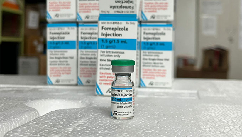 Imagem 1 -  A carga do medicamento chamado Fomepizol enviada pelo Ministério da Saúde conta com 24 ampolas.  O antídoto ficará, conforme orientação ministerial, sob a guarda da Unidade Central de Agentes Terapêuticos (Unicat) e será distribuída sob demanda. O Rio Grande do Norte segue sem casos confirmados ou suspeitos de intoxicação por metanol.  O antídoto foi adquirido pelo Governo Federal junto com a Organização Pan-Americana da Saúde (OPAS