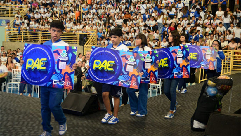 Imagem 1 - O processo vai selecionar 5 mil alunos da Rede Municipal de Ensino, que receberão bolsa mensal de R$ 200, podendo chegar a R$ 300 nos meses de recesso e férias. O programa tem como objetivo estimular a permanência e o bom desempenho escolar de estudantes em situação de vulnerabilidade social. As inscrições seguem até 31 de outubro, de forma on-line, pelo site mossorocidadeeducacao.mossoro.rn.gov.br O estudante deve estar matriculado na rede municipal, residir em Mossoró e estar inscrito no CadÚnico. Do total de vagas, 5% são destinadas a Pessoas com Deficiência (PcD). Imagem 1 - O processo vai selecionar 5 mil alunos da Rede Municipal de Ensino, que receberão bolsa mensal de R$ 200, podendo chegar a R$ 300 nos meses de recesso e férias. O programa tem como objetivo estimular a permanência e o bom desempenho escolar de estudantes em situação de vulnerabilidade social. As inscrições seguem até 31 de outubro, de forma on-line, pelo site mossorocidadeeducacao.mossoro.rn.gov.br O estudante deve estar matriculado na rede municipal, residir em Mossoró e estar inscrito no CadÚnico. Do total de vagas, 5% são destinadas a Pessoas com Deficiência (PcD).