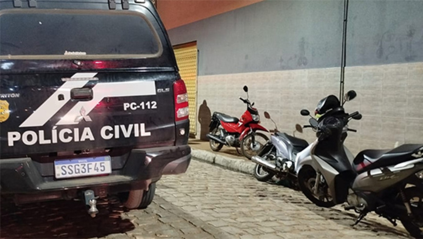 Imagem 1 -  Vítima trafegava numa moto Honda Biz, quando teria sido baleado por atiradores que estavam num veículo. O óbito no local foi confirmado pelo SAMU. Carlos Ramon Dantas Cavalcante tinha 23 anos. Este é décimo sexto registro de Conduta Violenta Letal e Intencional neste ano de 2025, no município de Mossoró-RN