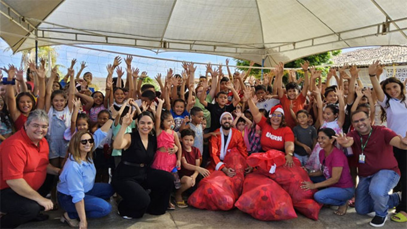   A 27ª edição da Campanha será lançada nesta segunda-feira, 20, no Pátio da Reitoria da Uern. Neste ano, a iniciativa traz como tema “O Futuro está em nossas mãos”, como forma de voltar o olhar para a questão da sustentabilidade e reforçar a importância da colaboração de cada um para a construção de um mundo melhor. Em 27 anos, a campanha já beneficiou quase 70 mil crianças de Mossoró e região com a doação de brinquedos. O Melhor Natal é uma campanha de responsabilidade social, que leva alegria e esperança de dias melhores para milhares de crianças.