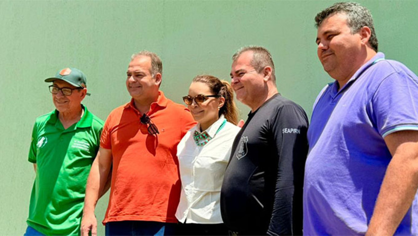Imagem 1 - O viveiro será construído em um terreno ao lado do CDP Apodi e contará com orientação técnica do Senar (Serviço Nacional de Aprendizagem Rural) e mão de obra carcerária. A iniciativa tem como objetivo promover sustentabilidade, ressocialização e capacitação profissional dos internos. Quando estiver em funcionamento, o Viveiro de Mudas produzirá mudas frutíferas e hortaliças destinadas às escolas municipais e ao Centro do Idoso de Apodi e municípios adjacentes. Imagem 1 - O viveiro será construído em um terreno ao lado do CDP Apodi e contará com orientação técnica do Senar (Serviço Nacional de Aprendizagem Rural) e mão de obra carcerária. A iniciativa tem como objetivo promover sustentabilidade, ressocialização e capacitação profissional dos internos. Quando estiver em funcionamento, o Viveiro de Mudas produzirá mudas frutíferas e hortaliças destinadas às escolas municipais e ao Centro do Idoso de Apodi e municípios adjacentes.