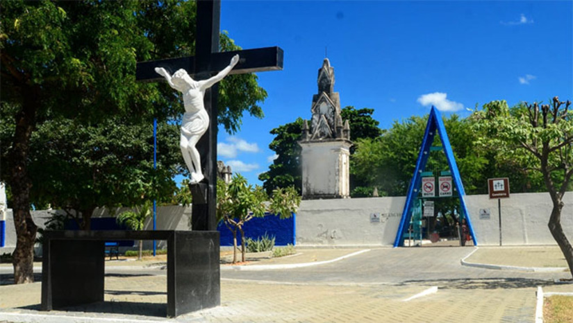 Imagem 1 - A Prefeitura esclarece que somente será permitido a instalação das tendas e barracas para o “Dia de Finados” a partir das 18h do dia 28 de outubro de 2025, até as 23h59 do dia 1º de novembro, na Praça da Saudade, localizada no Centro e nas proximidades do Cemitério Novo Tempo, localizado no bairro Aeroporto. Já nas vias de trânsito, a instalação das tendas e barracas deve ocorrer entre as 6h do dia 1º de novembro de 2025 até as 23h59 do mesmo dia. O desmonte e retirada das referidas tendas, barracas e trailers deve ocorrer trailers até as 16h do dia 3 de novembro de 2025 Imagem 1 - A Prefeitura esclarece que somente será permitido a instalação das tendas e barracas para o “Dia de Finados” a partir das 18h do dia 28 de outubro de 2025, até as 23h59 do dia 1º de novembro, na Praça da Saudade, localizada no Centro e nas proximidades do Cemitério Novo Tempo, localizado no bairro Aeroporto. Já nas vias de trânsito, a instalação das tendas e barracas deve ocorrer entre as 6h do dia 1º de novembro de 2025 até as 23h59 do mesmo dia. O desmonte e retirada das referidas tendas, barracas e trailers deve ocorrer trailers até as 16h do dia 3 de novembro de 2025
