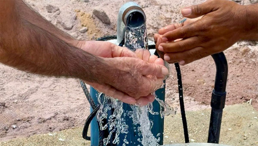 Imagem 1 - A iniciativa representa um passo importante para garantir o abastecimento de água a diversas famílias da zona rural, atendendo a reivindicação dos moradores da região. Além do acesso à água, o novo sistema contará também com energia solar, o que trará mais economia, sustentabilidade e autonomia à comunidade de Timbaúba. Com a parceria entre a Prefeitura de Caraúbas e a Codevasf, o município segue avançando na busca por soluções permanentes para enfrentar os efeitos da seca e garantindo mais qualidade de vida para quem vive e produz no interior. Imagem 1 - A iniciativa representa um passo importante para garantir o abastecimento de água a diversas famílias da zona rural, atendendo a reivindicação dos moradores da região. Além do acesso à água, o novo sistema contará também com energia solar, o que trará mais economia, sustentabilidade e autonomia à comunidade de Timbaúba. Com a parceria entre a Prefeitura de Caraúbas e a Codevasf, o município segue avançando na busca por soluções permanentes para enfrentar os efeitos da seca e garantindo mais qualidade de vida para quem vive e produz no interior.