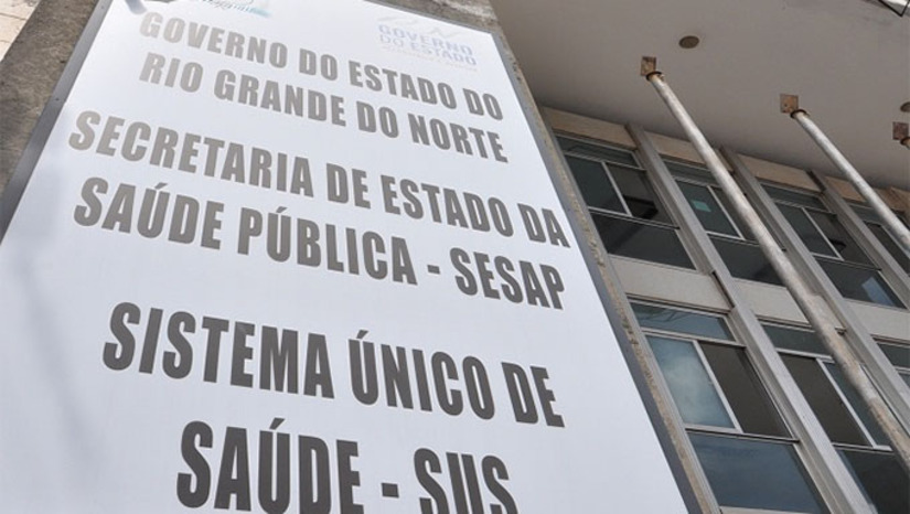 Imagem 1 -  O certame oferece 306 vagas efetivas e formação de cadastro de reserva em 90 especialidades para cargos de nível superior, abrangendo funções como médico, enfermeiro, fisioterapeuta, psicólogo e assistente social, entre outras. Ao todo, 14.526 candidatos foram aprovados no certame, que contou com 26.346 inscritos. Este é o segundo concurso da Saúde concluído em 2025. Publicado o resultado final, o Governo do RN passa à fase de homologação e nomeação dos aprovados, concluindo o processo de ingresso dos novos servidores.