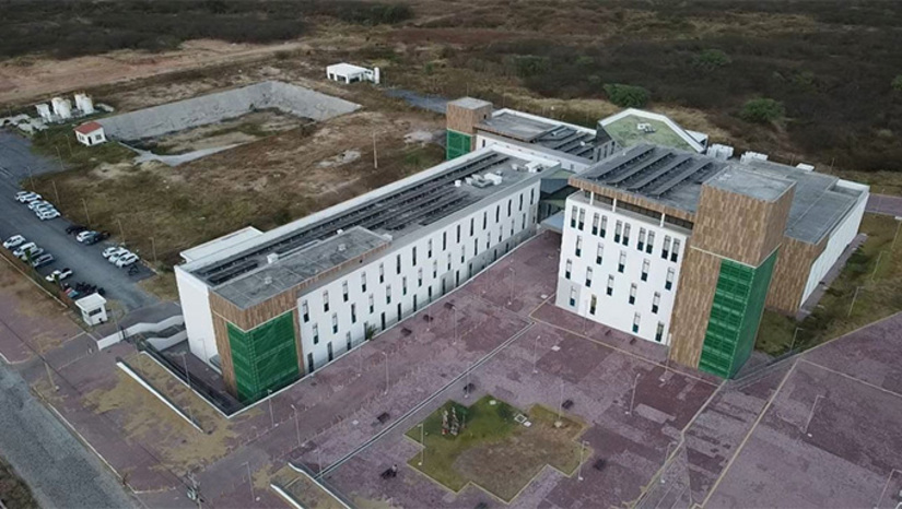   Os médicos alegam que não existe contratos formalizado e, portanto, não existe segurança de que vão receber pelos serviços prestados no Hospital da Mulher, portanto, interromperam os serviços neste dia 1º de novembro de 2025. A Secretaria Estadual de Saúde consegue liminar no plantão judiciário obrigado os obstetras a continuarem prestando serviços no Hospital Mulher através da APAMIM por um período de dois meses. 