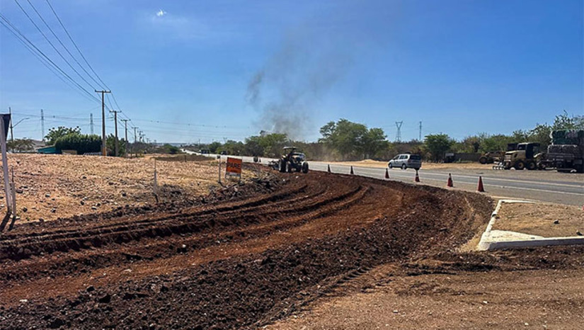   A primeira obra desta nova fase beneficia um trecho de 34 quilômetros da rodovia RN-016 entre os municípios de Assú, na altura do entroncamento da BR-304, e Carnaubais. Os 665 quilômetros que serão recuperados nesta fase têm previsão de serem entregues em 2026, e se somam aos 800 já entregues na primeira fase do programa iniciado no ano passado. Na sexta-feira (7), o Governo do RN dará início às obras em mais um trecho, desta vez beneficiando a região Agreste, na RN-317, onde os 20 quilômetros ligando a as cidades de Brejinho e Santo Antônio serão recuperados.