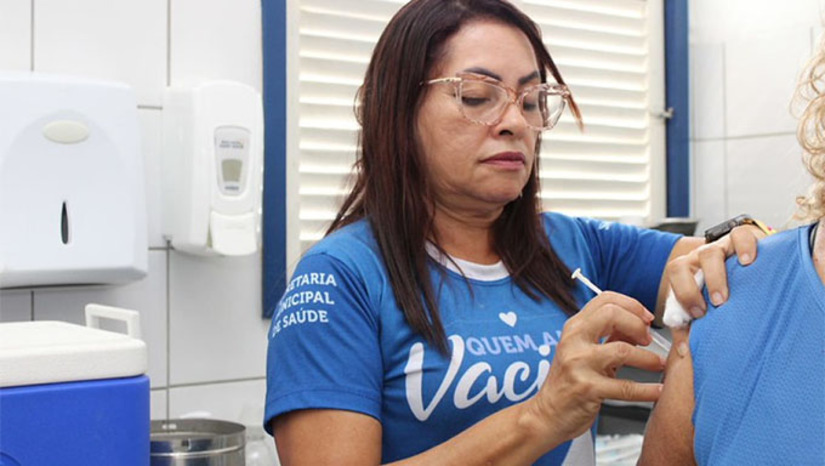    Ao todo, serão oito pontos de vacinação, em diferentes bairros, contemplando várias regiões. A estratégia proporciona maior acesso da população ao serviço de saúde, ou seja, possibilitando aumento da proteção vacinal no município. Os pontos são nas UBS’s dos bairros Santa Delmira, Boa Vista, Sumaré, Alto de São Manoel, Quixabeirinha e Alto da Conceição. Também terá ponto de vacinação na Igreja Assembleia de Deus Chafariz rua Francisco Pascoal, SN, Estrada da Raiz/Santo Antônio e 7ª Parada do Orgulho LGBTQIAPN+ de Mossoró.