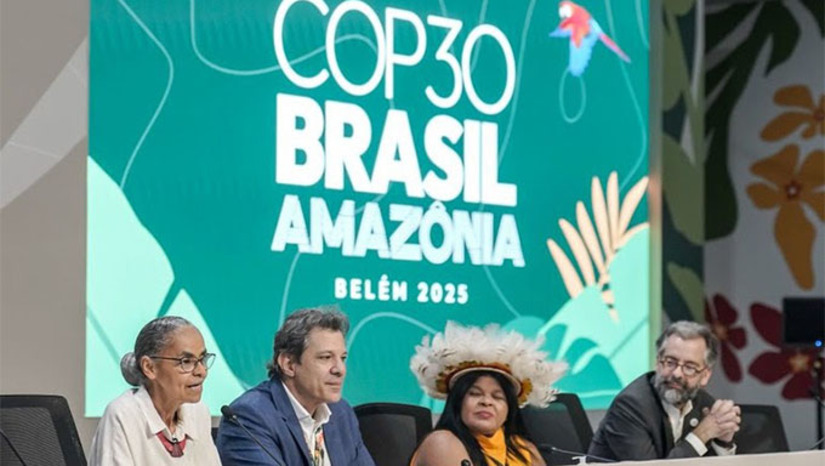   O Fundo Florestas Tropicais para Sempre (TFFF) foi lançado oficialmente nesta quinta (6) pelo presidente Lula, durante a Cúpula de Líderes da COP30, com investimentos iniciais que superaram US$ 5,5 bilhões, mais da metade da meta prevista para o primeiro ano (US$ 10 bilhões). Ao todo, 53 países e a União Europeia assinaram a declaração de lançamento, marcando uma ampla adesão à iniciativa que busca financiar de forma permanente e previsível a conservação das florestas tropicais por meio da união de recursos públicos e privados.