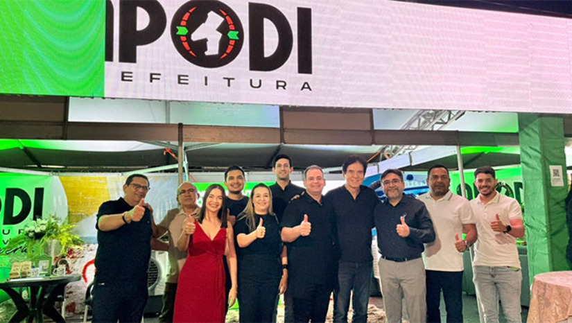   A solenidade de abertura 5ª FEMULTI e do 4º Festival Gastronômico de Apodi contou com a presença do prefeito Sabino, do vice-prefeito Ivanildo, do deputado federal Robinson Faria, dos deputados estaduais Neilton Diógenes e Isolda Dantas, do ex-prefeito Alan Silveira,  representantes da CDL, SEBRAE e demais instituições parceiras. A FEMULTI reúne mais de 100 estandes com expositores de diferentes segmentos com expectativa de atrair mais de 60 mil visitantes durante os três dias de evento.