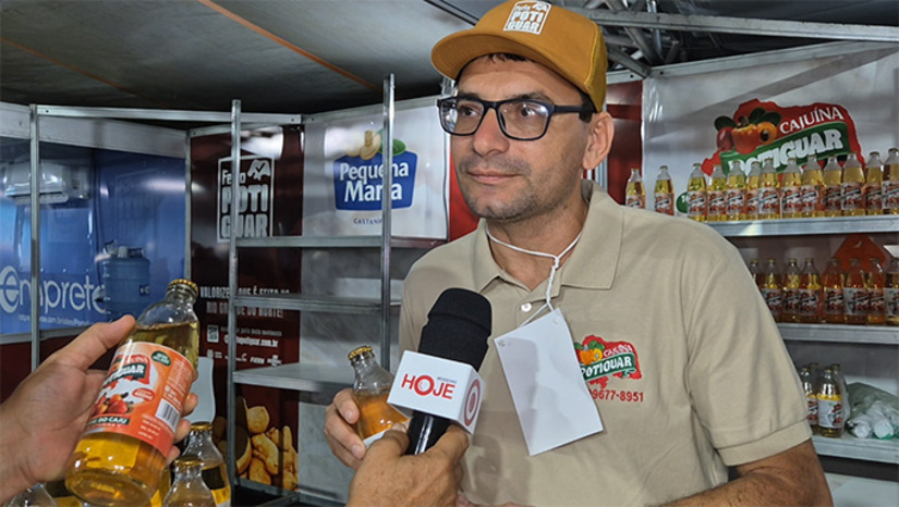   Marcos Maciel, de Severiano Melo-RN, produz com a família a verdadeira cajuína extraída do pedúnculo do caju e, neste ano de 2025, com apoio do SEBRAE, conseguiu autorização do Ministério da Agricultura para produzir e comercializar em todo o Brasil. Segundo ele, a Cajuína Potiguar, diferentemente da Cajuína São Geraldo, é produzida 100% do caju, sem adicionamento de açúcar, gás, conservantes e etc. Assegura que é muito rica em vitaminas ao corpo humano. Marcos Maciel está aproveitando a Femulti, em Apodi, para divulgar a cajuíza que produz com a família em Severiano Melo.