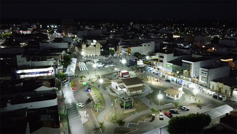   Ataque a tiros protagonizado pelo guarda municipal Regiano Mendes, de Mossoró, resultou com um morto e oito feridos. Em Nota, a Prefeitura lamenta profundamente e agradece o empenho das equipes de resgate do SAMU, Bombeiros, Policia Militar, que agiram com eficiência em conjunto com a Secretaria de Saúde e os profissionais do Hospital Regional Hélio Morais Marinho, no socorro as vítimas. Já Prefeitura de Mossoró também lamentou o ocorrido e informa que será adotada todas as providências no sentido de colaborar com as investigações.