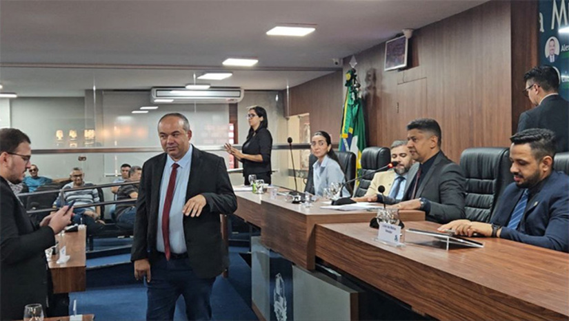   Preposição partiu do Poder Executivo, seguindo uma determinação do prefeito Allyson Bezerra. O vereador Cubano, que é médico, disse que as casas de taipa vão melhorar a condições de vida de quem mora na zona rural e reduzir a possibilidade da população contrair doença de chagas. Já o presidente da Câmara, enalteceu a iniciativa da gestão Allyson Bezerra e reforçou que as famílias vão morar com mais dignidade tanto na cidade como na zona rural