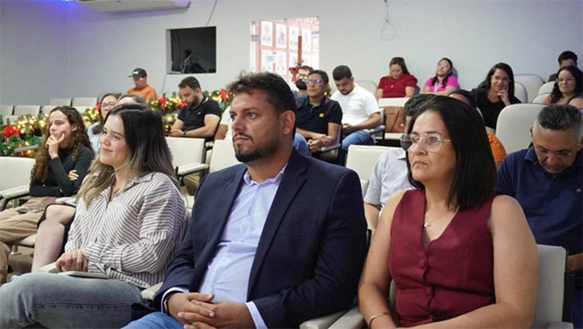   A capacitação foi promovida pelo Núcleo de Apoio à Mulher Vítima de Violência Doméstica e Familiar (NAMVID) do Ministério Público do RN. O evento, realizado na Câmara Municipal, abordou a complexidade da violência contra a mulher e estratégias de intervenção. A programação contou com palestras e a presença de representantes do poder público, forças de segurança e profissionais das redes de assistência e saúde do município.