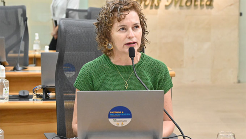   Isolda destacou que a seca continua impactando profundamente o cotidiano das famílias rurais e a sobrevivência dos animais. Segundo a parlamentar, as mulheres que participaram do encontro apresentaram relatos sobre a dura realidade enfrentada no acesso à água e compartilharam soluções que vêm sendo adotadas, como a construção de cisternas de placa e barragens subterrâneas. “Precisamos de mais ações efetivas e políticas públicas eficientes que garantam que, no período de estiagem, o nosso povo não passe sede, que os bichos não morram de sede”, afirmou.