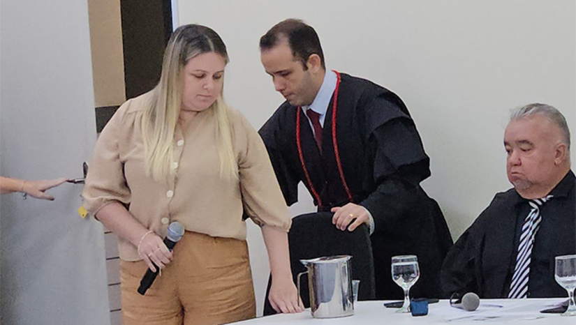   Engenheiro Euriclides Goes Torres havia sido assassinado no dia 23 de junho de 2019, no Centro de Apodi. Quem o matou foi Patrício Junior, que já está cumprindo pena por este crime, juntamente com Junior Pikachu, então namorado de Layla Sales, que foi a júri popular nesta quarta-feira, dia 12, e restou condenada e presa. O MPRN a denunciou no plenário por instigar e, junto com Pikachu, oferecer mil reais para Patrício Junior matar Euriclides por ele ter dado em cima dela e batido na cara do Pikachu. A defesa informou que vai recorrer.