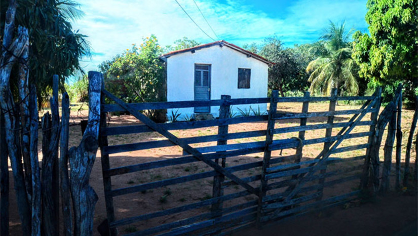   A Prefeitura de Mossoró sancionou a Lei nº 4.244/2025, que institui o programa “Mossoró Casa do Povo”, voltado à erradicação das casas de taipa na zona rural e substituição por moradias de alvenaria. A iniciativa, proposta pela Secretaria Municipal de Governo e aprovada por unanimidade na Câmara Municipal, tem como objetivo garantir habitação digna e melhorar a qualidade de vida das famílias em situação de vulnerabilidade.