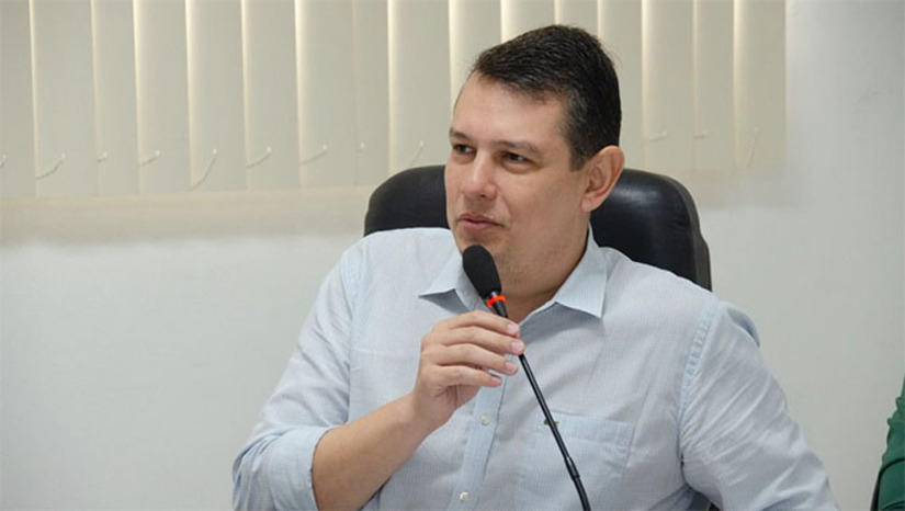   A Universidade Federal Rural do Semi-Árido (UFERSA) lançou o Edital CPPS/UFERSA 033/2025, abrindo processo seletivo com 24 vagas para Professor do Magistério Superior, com lotação nos campi de Angicos, Caraúbas, Mossoró e Pau dos Ferros. As inscrições serão online, de 26 de novembro de 2025 a 8 de janeiro de 2026. O certame terá quatro fases: Prova Escrita, Prova de Aptidão Didática, Prova de Memorial e Plano de Trabalho, além de Exame de Títulos. Segundo o reitor Rodrigo Codes, este é o maior concurso para docentes desde 2016