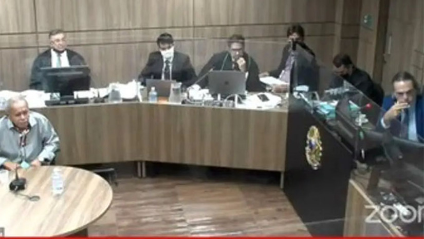   O MPF obteve a condenação do fiscal do Ibama Severino Gomes Marinho pela morte de Emanoel Gesian Barbosa, conhecido como “Neguinho”, de 21 anos, no dia 22 de maio de 2009. O crime ocorreu durante uma ação contra caçadores de arribaçãs, na zona rural de Jandaíra, distante 120 km de Natal. Além de homicídio, o réu foi condenado por porte ilegal de arma e recebeu uma pena total de nove anos e 15 dias, em regime inicialmente fechado.