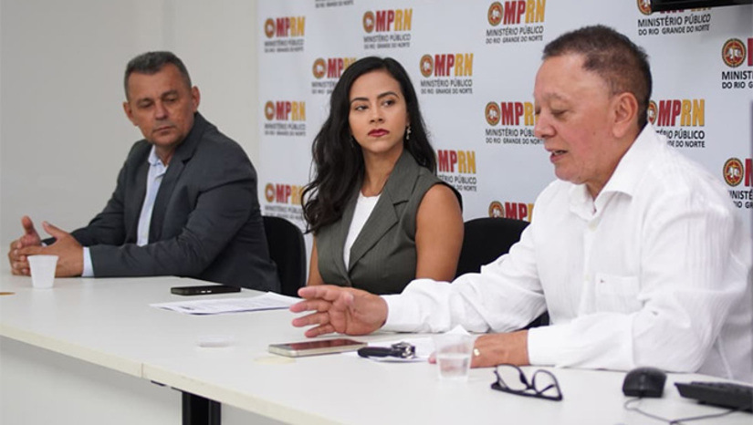   Ao longo da reunião, foram debatidas atribuições legais, responsabilidades e o posicionamento da GCM como força auxiliar integrada às ações de segurança.  O Promotor de Justiça Armando Lúcio Ribeiro, que também é professor da Faculdade de Direito da Universidade do Estado do Rio Grande do Norte, destacou a importância desse alinhamento contínuo, para fortalecer o trabalho de segurança. "A partir de agora, esse contato direto para troca de apoio e informações essenciais ao funcionamento desse órgão tão importante para a população”, afirmou o promotor Armando Lúcio Ribeiro.