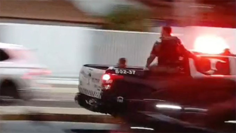   Os três presos e o que está sendo procurado teriam sido contratados para matar duas pessoas na lanchonete, conseguindo tirar a vida de Pedro Allyson Lins de Sousa. O outro alvo conseguiu fugir, mesmo baleado. A PM, que passava no local no momento do ataque, prendeu três suspeitos, que foram autuados em flagrante pelo delegado Luiz Antônio.