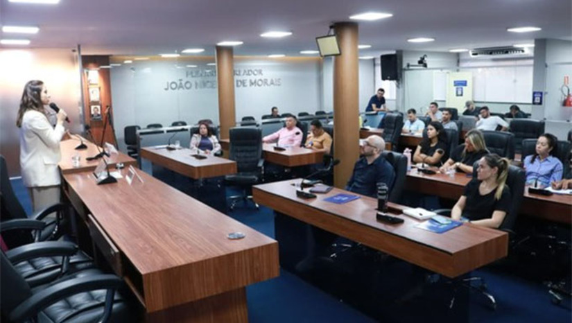   A capacitação reuniu servidores de diferentes setores da Câmara. Durante o curso, foram abordados princípios constitucionais, com objetivo de orientar os servidores acerca da criação de projetos de lei, além de apresentar atualizações jurídicas e tirar dúvidas sobre os processos legislativos. O curso faz parte do cronograma de atividades da Escola do Legislativo, que tem como objetivo qualificar, de forma contínua, os servidores e, além disso, contribuir para a melhoria dos serviços prestados pelo Legislativo à população mossoroense.