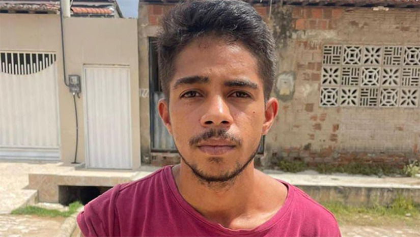 Imagem 1 - Dois homens abordaram Douglas Vitor Silva da Costa e sua sogra, Eliana da Silva, simulando um assalto e atiraram contra as vítimas. Douglas foi atingido no tórax, chegou a ser socorrido, mas morreu na UPA do São Manoel. Eliana foi baleada na região glútea e levada ao Hospital Tarcísio Maia, onde permanece em observação. A motivação e a autoria do crime ainda são investigadas pela Polícia Civil. Imagem 1 - Dois homens abordaram Douglas Vitor Silva da Costa e sua sogra, Eliana da Silva, simulando um assalto e atiraram contra as vítimas. Douglas foi atingido no tórax, chegou a ser socorrido, mas morreu na UPA do São Manoel. Eliana foi baleada na região glútea e levada ao Hospital Tarcísio Maia, onde permanece em observação. A motivação e a autoria do crime ainda são investigadas pela Polícia Civil.