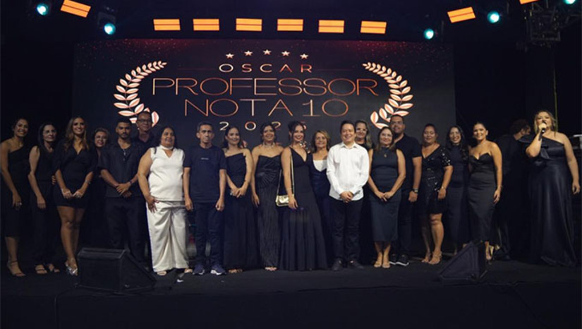   O prefeito Givago Barreto destacou, em seu discurso, que o compromisso com a valorização dos profissionais da educação é prioridade da gestão. “Essa noite é dedicada a cada professor e professora que transforma desafios em oportunidades. Reconhecer vocês é reconhecer o futuro de Caraúbas. Nosso compromisso permanece firme: valorizar, respeitar e apoiar todos os que constroem a educação do nosso município”, afirmou o prefeito.