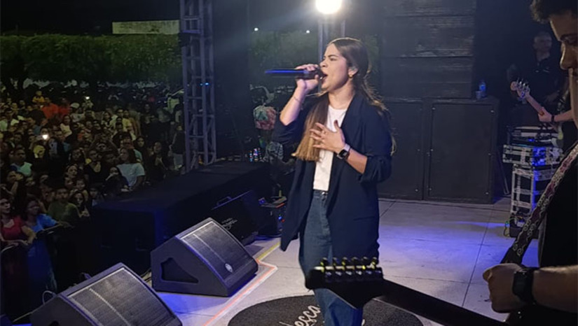   Criado em 2023 pela gestão do prefeito Renan, o Upanema em Louvor já se tornou um símbolo de união e expressão da fé cristã no município, atraindo moradores e visitantes e reforçando o compromisso da gestão com a promoção de eventos culturais e religiosos de grande relevância para a população.  A Praça de Eventos ficou lotada durante a apresentação da cantora gospel Valesca Mayssa. Artistas locais também subiram ao palco, fortalecendo a participação da comunidade no evento.