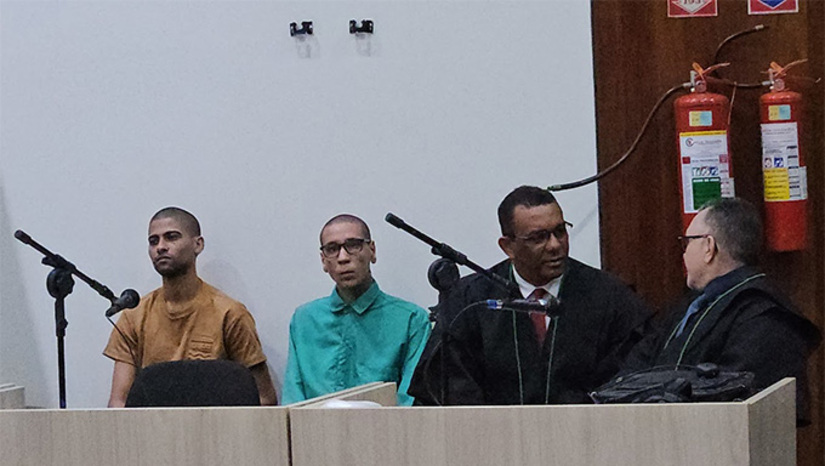 Imagem 1 - José Carlos foi morto no final de outu,bro de 2024, na Rua João Damásio, no bairro Belo Horizonte, em Mossoró-RN. Suianderson Costa foi condenado a 21 anos, 10 meses e 15 dias de prisão, inicialmente em regime fechado. Já João Victor foi absolvido por falta de provas. Segundo o MPRN, Suianderson matou José Carlos de forma aleatório a mando da facção que comanda o bairro onde mora (Dom Jaime Câmara) e, em troca, a facção teria se comprometido em matar o ex-namorado da mulher do Suianderson. O resultado do Júri cabe recurso. Imagem 1 - José Carlos foi morto no final de outu,bro de 2024, na Rua João Damásio, no bairro Belo Horizonte, em Mossoró-RN. Suianderson Costa foi condenado a 21 anos, 10 meses e 15 dias de prisão, inicialmente em regime fechado. Já João Victor foi absolvido por falta de provas. Segundo o MPRN, Suianderson matou José Carlos de forma aleatório a mando da facção que comanda o bairro onde mora (Dom Jaime Câmara) e, em troca, a facção teria se comprometido em matar o ex-namorado da mulher do Suianderson. O resultado do Júri cabe recurso.