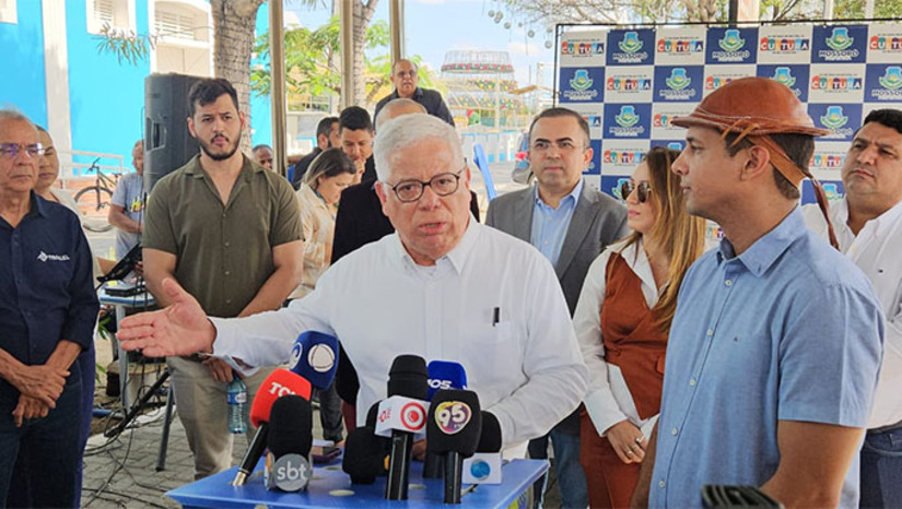 Imagem 1 - A cerimônia marcou a abertura oficial do espaço, que chega para valorizar a memória da indústria petrolífera no estado e oferecer à população, estudantes, pesquisadores e turistas um ambiente interativo de conhecimento. Durante o evento, o prefeito Allyson Bezerra destacou a importância do novo equipamento para o desenvolvimento cultural e turístico de Mossoró, bem como a parceria com a Redepetro. O Museu do Petróleo já está aberto à visitação de segunda a sábado das 8h às 11h e 14h às 17h. Imagem 1 - A cerimônia marcou a abertura oficial do espaço, que chega para valorizar a memória da indústria petrolífera no estado e oferecer à população, estudantes, pesquisadores e turistas um ambiente interativo de conhecimento. Durante o evento, o prefeito Allyson Bezerra destacou a importância do novo equipamento para o desenvolvimento cultural e turístico de Mossoró, bem como a parceria com a Redepetro. O Museu do Petróleo já está aberto à visitação de segunda a sábado das 8h às 11h e 14h às 17h.