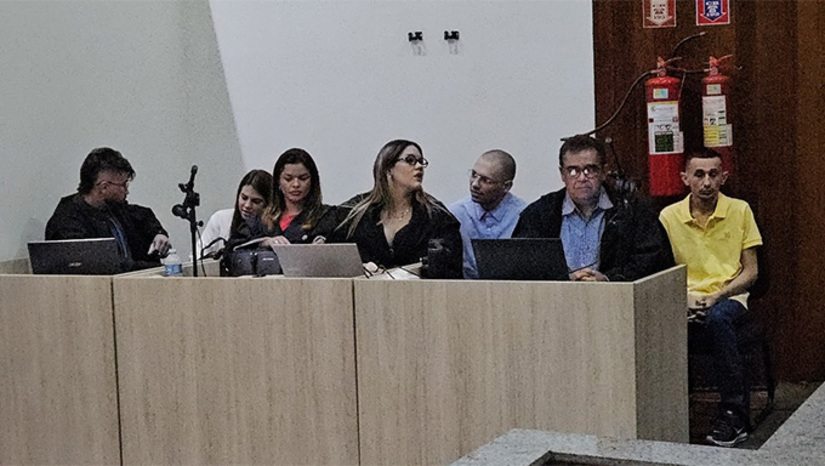 Imagem 1 -  Netinho de Nilton se preparava para disputar a prefeitura de Janduis, quando foi morto a tiros numa emboscada no dia 11 de abril de 2020. A Policia investigou e o MPRN denunciou onde suspeitos. Destes, José Fernandes da Silva, o Dedé do Fogo, Pedro Igor Rebouças da Costa e Marcosuel Fernandes Belarmino, foram absolvidos. Os demais aguardam julgamentos, alguns presos e outros em liberdade. Um dos onze acusados, Antônio Alcivan Fernandes Junior, o Macaíba, foi morto em confronto com a Polícia. O julgamento foi realizado no Fórum Municipal Desembargador Silveira Martins, em Mossoró-RN.