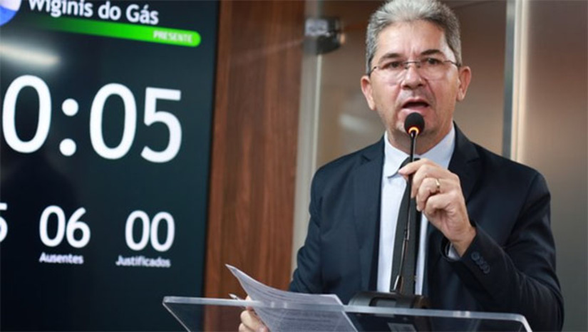 Imagem 1 -  O parlamentar lamentou mais uma morte registrada no local e atribuiu o problema à falta de iluminação e às condições inseguras da via. “Aquele trecho é extremamente escuro. Todos os dias as pessoas arriscam a própria vida para transitar por ali”, afirmou. Como solução, o vereador defendeu a criação de uma nova ligação entre a Avenida Rio Branco e o bairro Nova Mossoró. Segundo ele, a região está densamente povoada e necessita de alternativas viárias urgentes. O vereador também defendeu a implementação de iluminação, semáforos e um estudo na área para acabar com os acidentes.