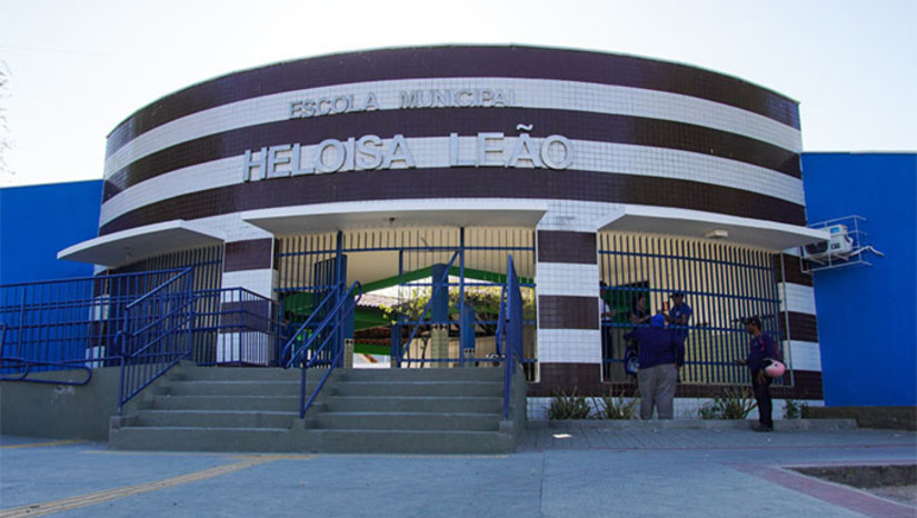 Imagem 1 - A escola recebeu obra de manutenção predial corretiva e preventiva, buscando aperfeiçoar cada vez mais os ambientes, ofertando aos estudantes, servidores e comunidade, espaços adequados e acessíveis. A Escola Municipal Heloísa Leão de Moura conta com 7 salas de aulas, biblioteca, sala de professores, sala de direção, sala de secretaria, arquivo, banheiros acessíveis, cozinha, dispensa, depósito e ginásio poliesportivo. Nesta quinta-feira (27), a partir das 7h30, a gestão faz a entrega à comunidade escolar das novas instalações do equipamento público. Imagem 1 - A escola recebeu obra de manutenção predial corretiva e preventiva, buscando aperfeiçoar cada vez mais os ambientes, ofertando aos estudantes, servidores e comunidade, espaços adequados e acessíveis. A Escola Municipal Heloísa Leão de Moura conta com 7 salas de aulas, biblioteca, sala de professores, sala de direção, sala de secretaria, arquivo, banheiros acessíveis, cozinha, dispensa, depósito e ginásio poliesportivo. Nesta quinta-feira (27), a partir das 7h30, a gestão faz a entrega à comunidade escolar das novas instalações do equipamento público.